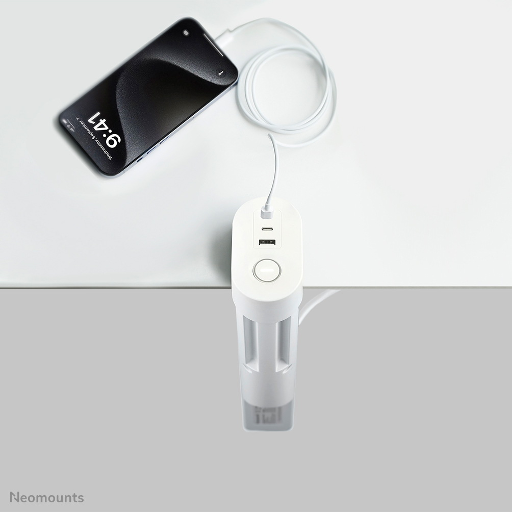 Neomounts DS22-840WH6 Tischsteckdose mit Klemme und USB-C- und USB-A-Anschlüssen - Schnellladung